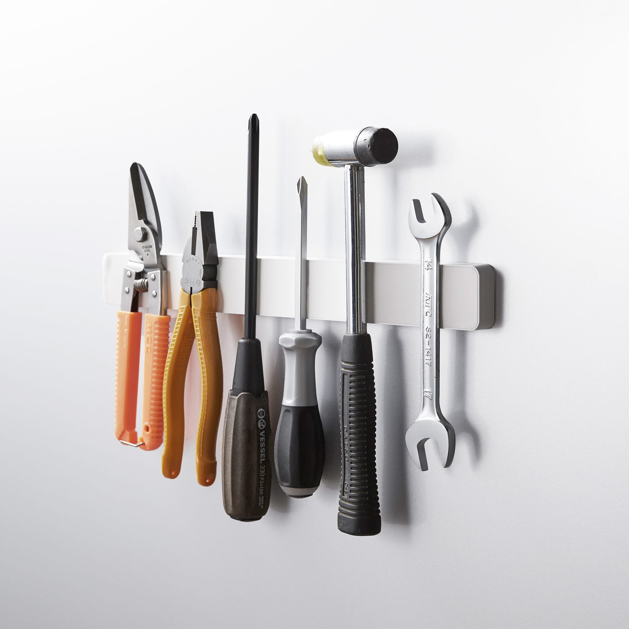 Magnetic Knife Rack by Yamazaki Home
