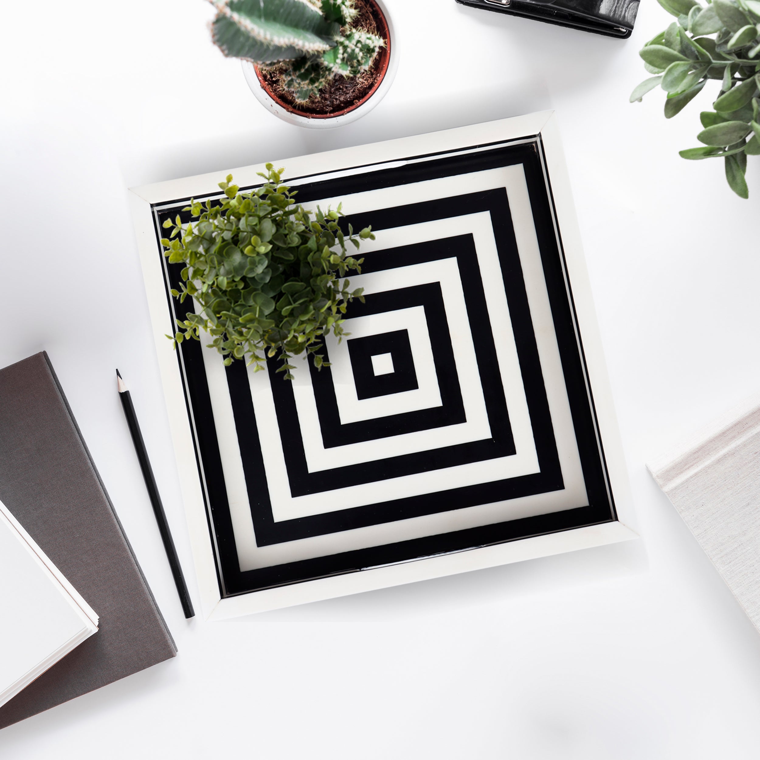 Tray in Black White Concentric Design, 2 sizes