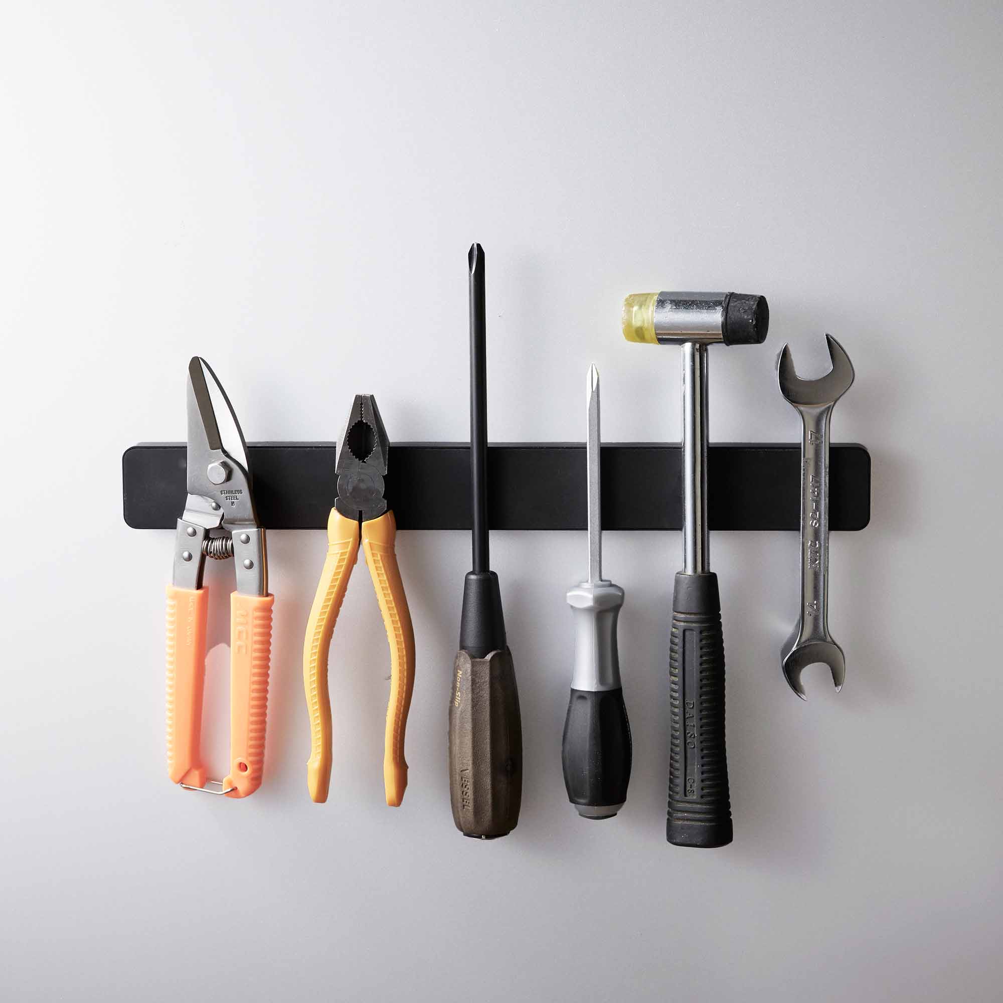 Magnetic Knife Rack by Yamazaki Home